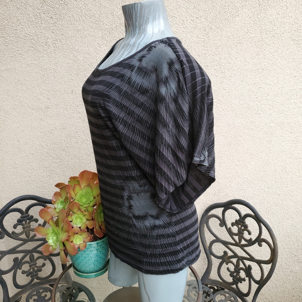 3/$33 Roxy Ladies Top - Picture 3 of 5